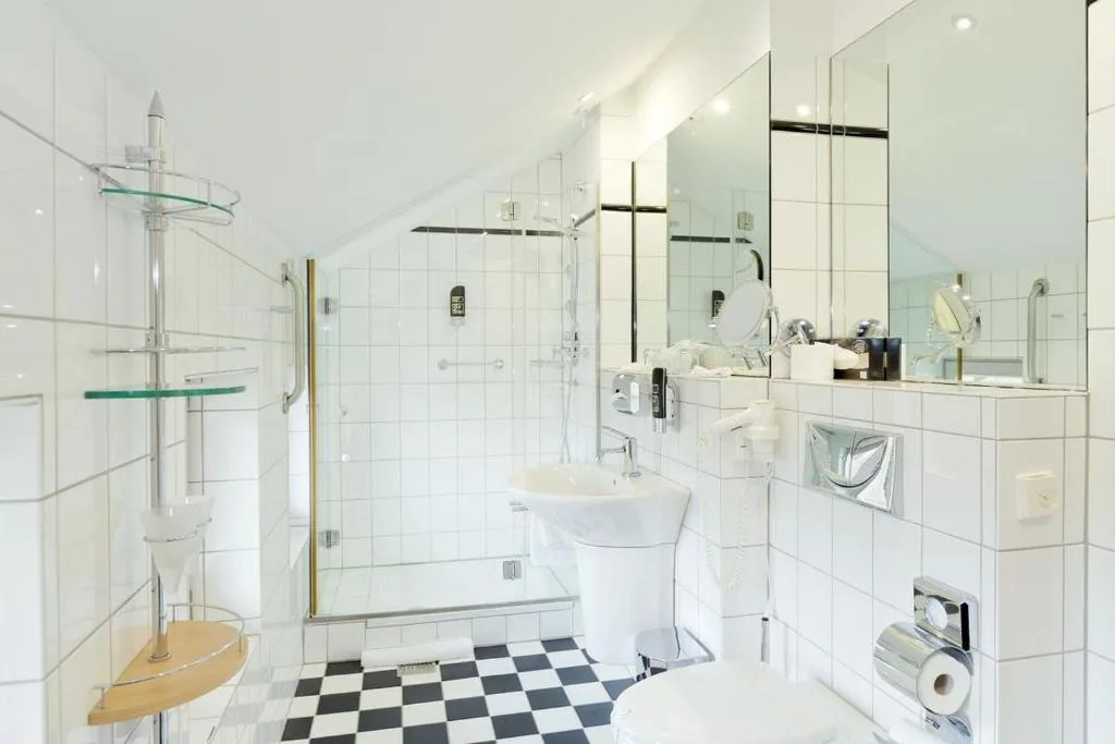 Badezimmer im Hotel Villa Monte Vino Potsdam (2)
