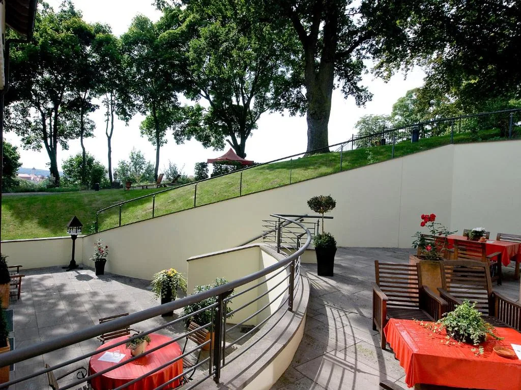 Garten und Terrasse des Hotels Villa Monte Vino in Potsdam (5)
