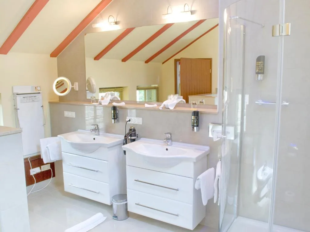 Badezimmer im Hotel Villa Monte Vino Potsdam (4)