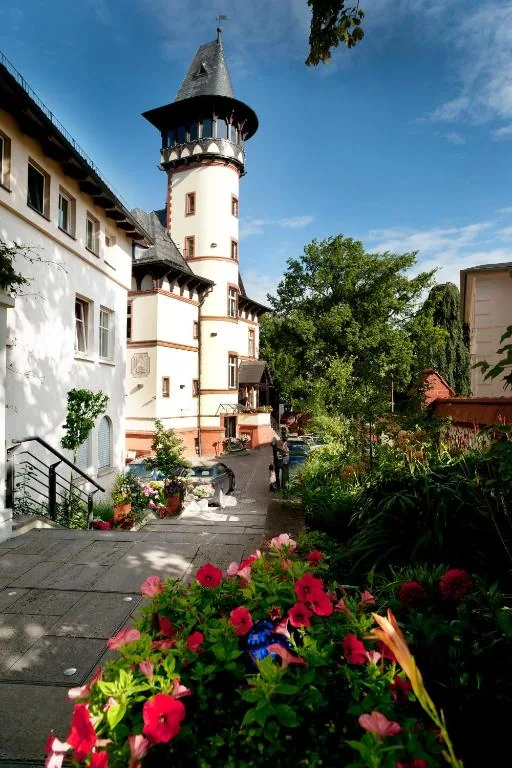 Villa Monte Vino Potsdam – Außenansicht der historischen Turmvilla (1)