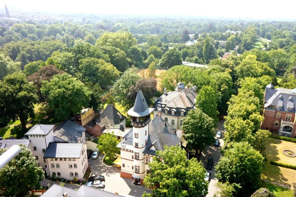 Villa Monte Vino Potsdam – Außenansicht der historischen Turmvilla (2)