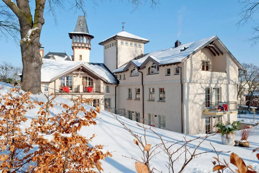 Villa Monte Vino Potsdam – Außenansicht der historischen Turmvilla (5)