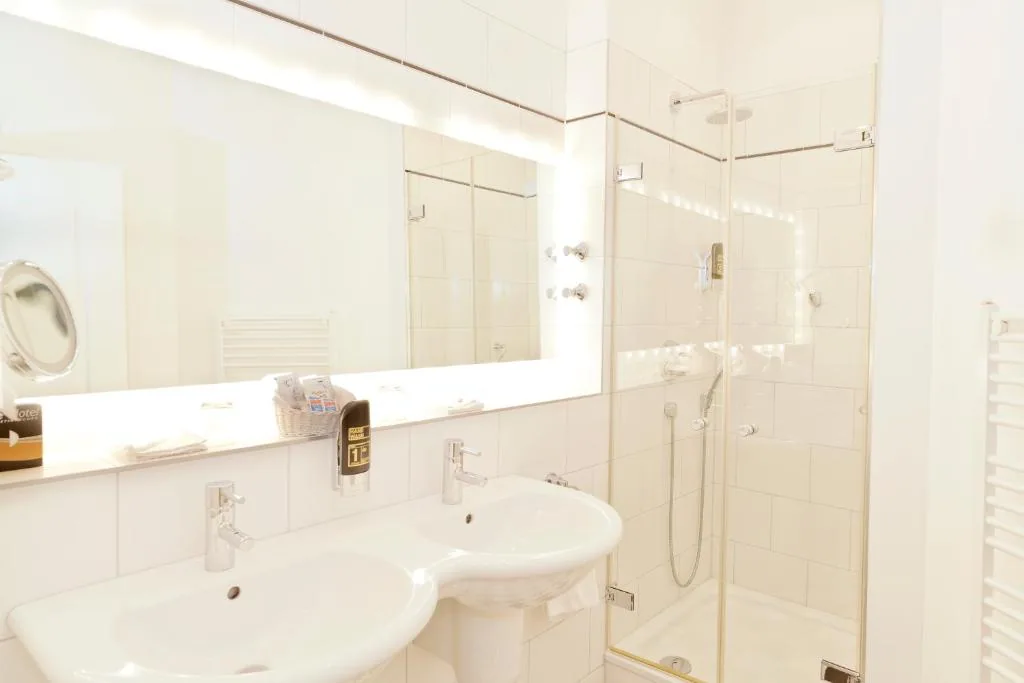 Badezimmer im Hotel Villa Monte Vino Potsdam (9)