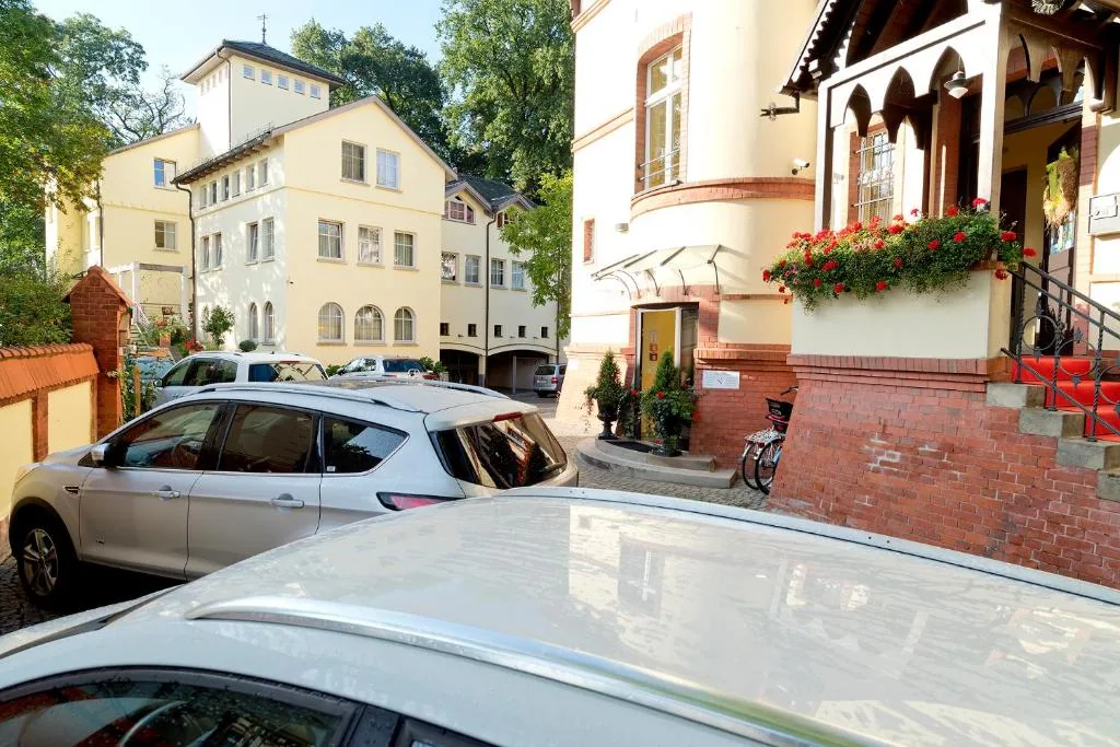 Villa Monte Vino Potsdam – Außenansicht der historischen Turmvilla (6)