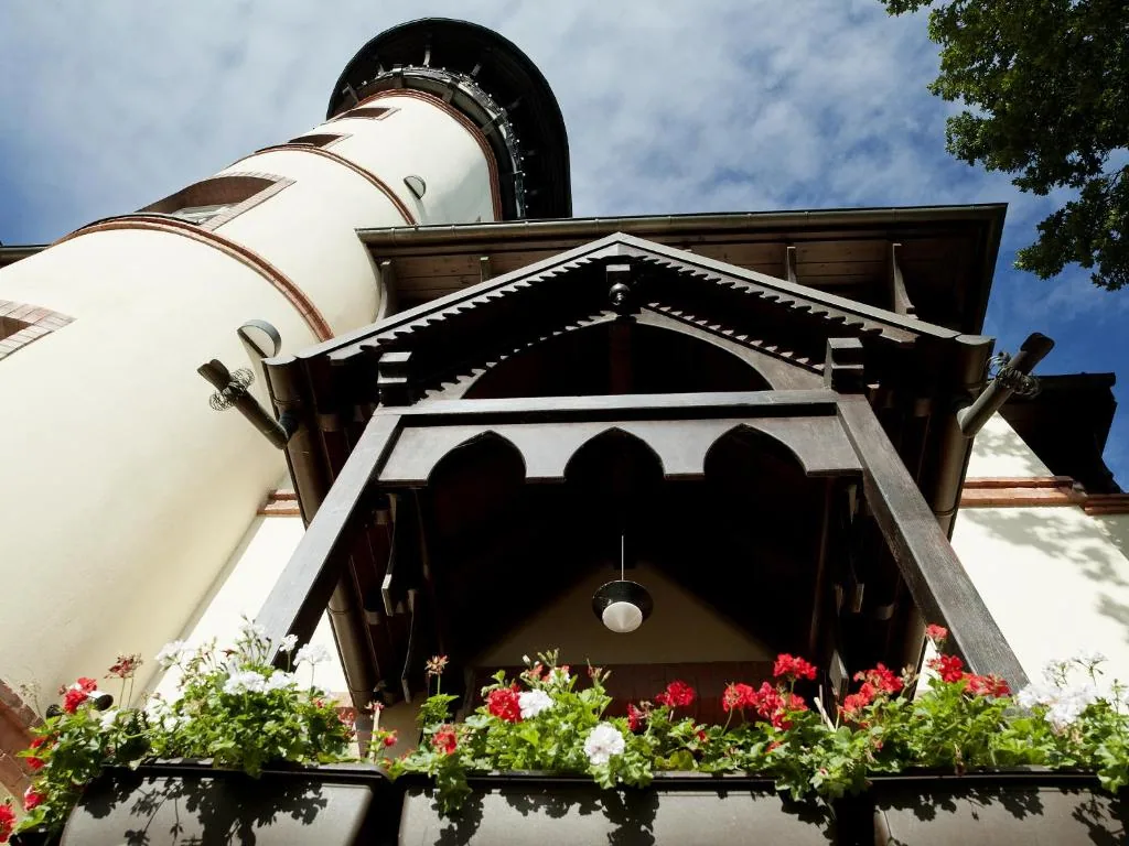 Villa Monte Vino Potsdam – Außenansicht der historischen Turmvilla (8)