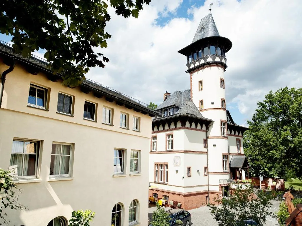 Villa Monte Vino Potsdam – Außenansicht der historischen Turmvilla (9)