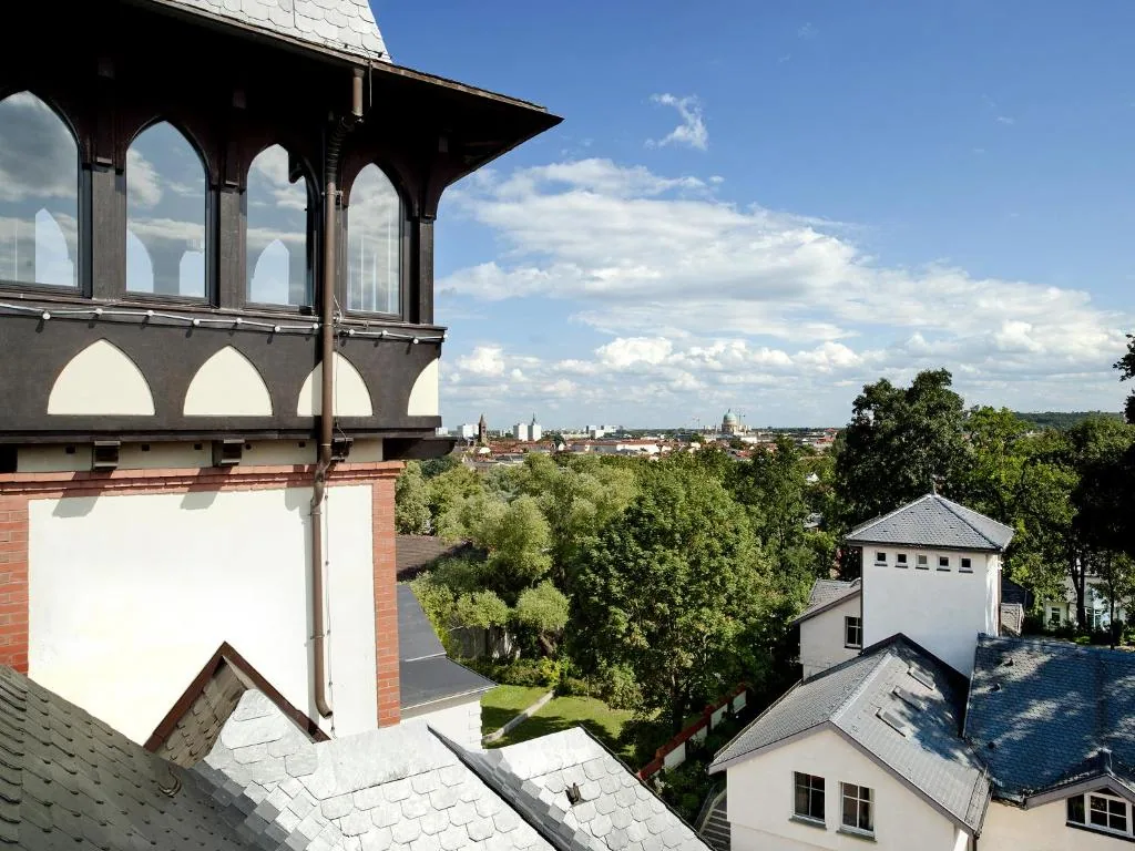 Villa Monte Vino Potsdam – Außenansicht der historischen Turmvilla (11)