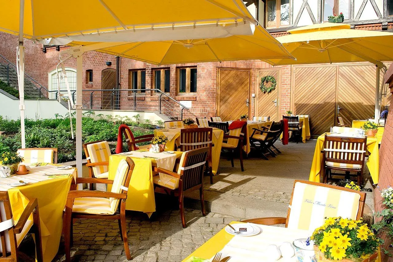Sonnenterrasse im Innenhof für Kaffeepausen während der Tagung