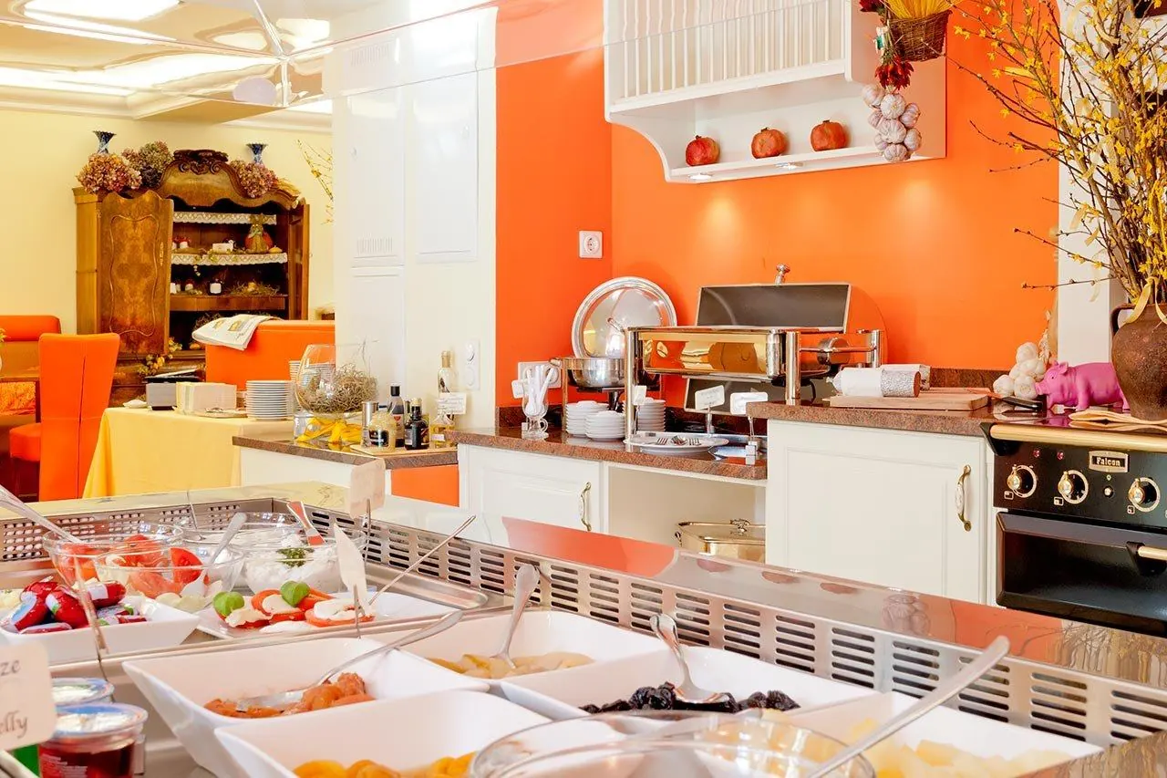Frühstücksbuffet mit frischen Spezialitäten